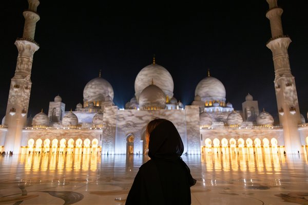 Collection d'abayas élégantes et confortables chez haiya